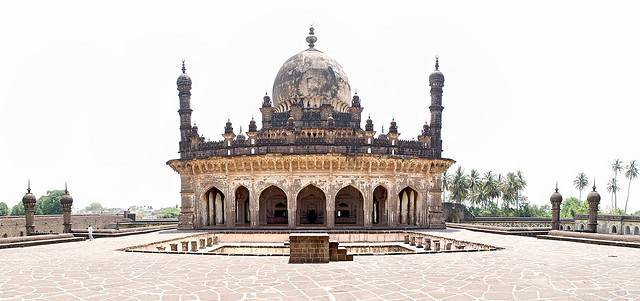 Ibrahim Rauza Tomb